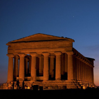 Ar Monuments